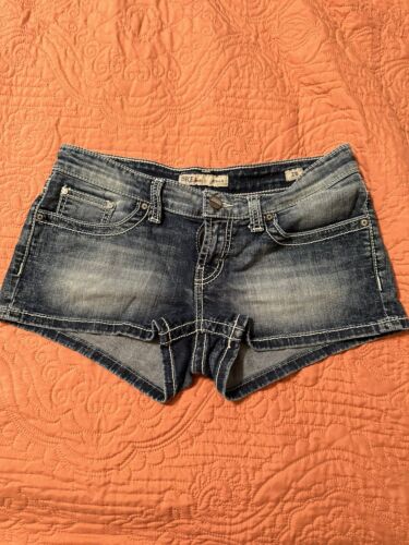 Women's, BKE "Stella",Pocket embroidery, Denim Jean, Shorts, Size 28 - Image 2