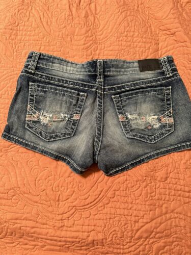 Women's, BKE "Stella",Pocket embroidery, Denim Jean, Shorts, Size 28 - Image 4