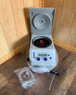 NEW Eppendorf Centrifuge 5425 with Rotor FA-24×2