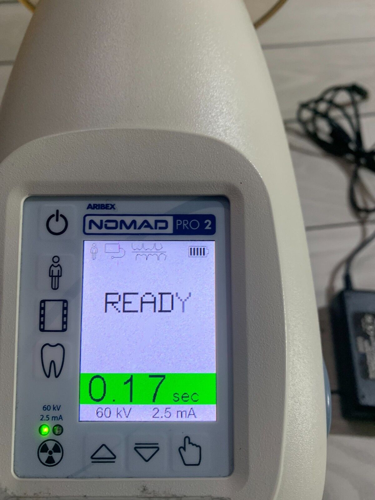 Aribex NOMAD Pro2 with batteries and charger - Image 3