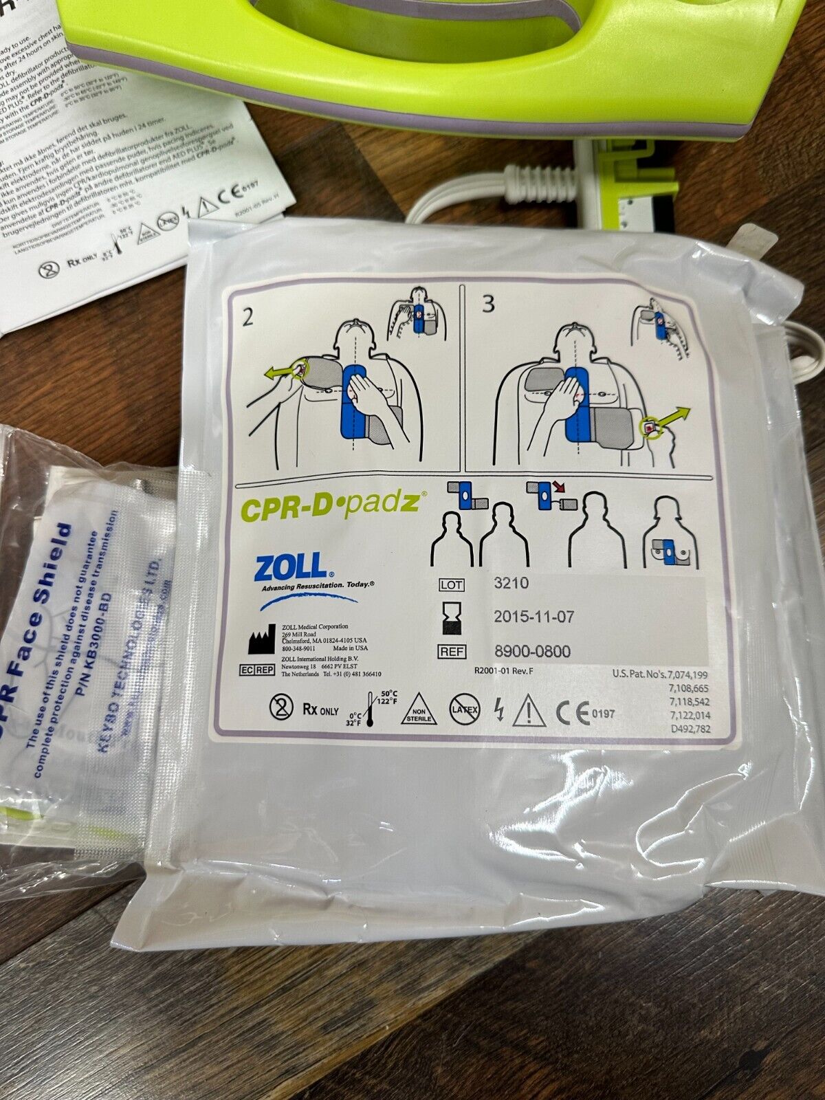 Zoll AED Plus Defibrillator with Pads Batteries Carry Case face shield - Image 3