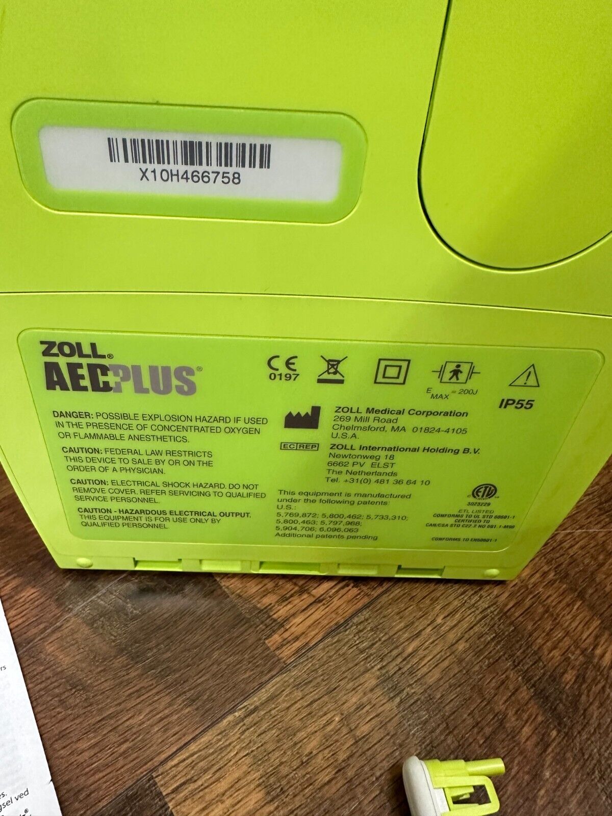 Zoll AED Plus Defibrillator with Pads Batteries Carry Case face shield - Image 4